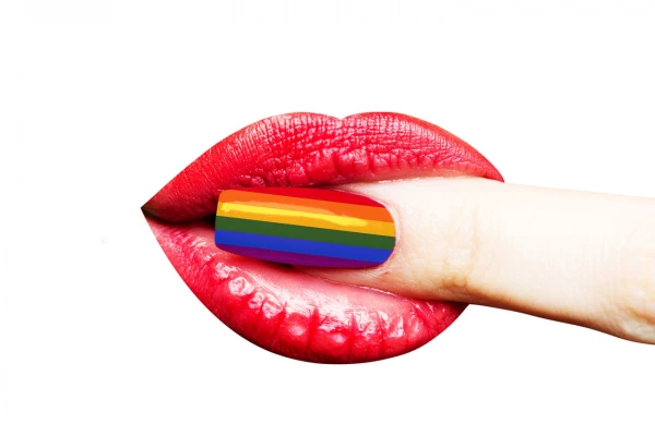 Día internacional del orgullo LGBTIQ+ luce las simbologías en tus uñas